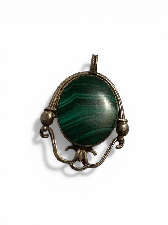 Vintage Jewelry - Malachite Gemstone Pendant Necklace - Unbranded Vintage Jewelry